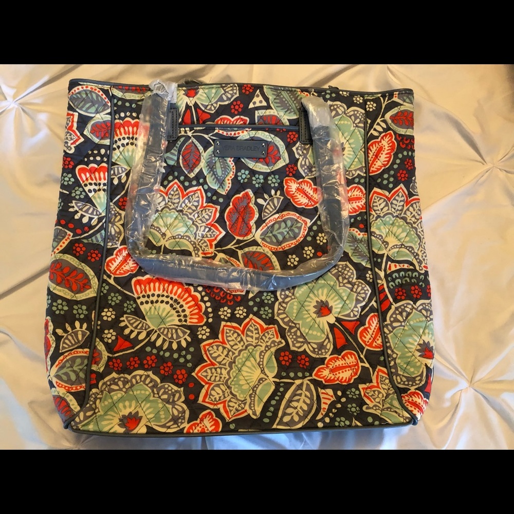 NWNT Vera Bradley tote in Nomadic Floral